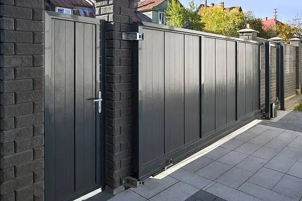 Автоматическая защелка в подарок при заказе ворот